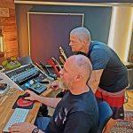 Raucous Red Roosters im Studio
